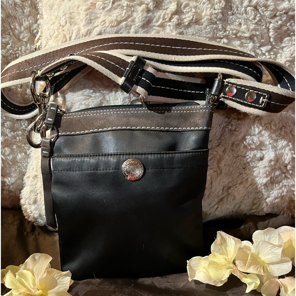 🔥SOLD!🔥.  AUTH Coach crossbody! 🎉Check out my other very discounted items!